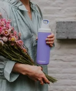Nieuw 🛒 Kambukka Reno Geïsoleerde Drinkfles 500 ML - Digital Lavender Met Draaidop ⭐ -Kamperen-outdoor Verkoopwinkel 550x366 104