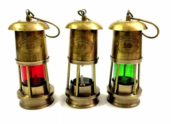 Beste deal π Creera Mijnwerkerslamp Set Van 3 - Mijnlamp Scheepslantaarn Koper | Scheepslamp | Olielamp | Stormlamp | Antiek | Scheepsverlichting | Lantaarn | Vintage | Decoratie | Maritiem | Zeevaart | Nautisch | Schip | Windlamp | Boot | Scheepvaart | Stormlantaarn β¨ 2 Beste deal π Creera Mijnwerkerslamp Set Van 3 - Mijnlamp Scheepslantaarn Koper | Scheepslamp | Olielamp | Stormlamp | Antiek | Scheepsverlichting | Lantaarn | Vintage | Decoratie | Maritiem | Zeevaart | Nautisch | Schip | Windlamp | Boot | Scheepvaart | Stormlantaarn β¨ - Afbeelding 2