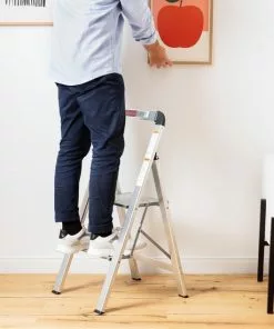 Beste Pirce 😍 Navaris Aluminium Huishoudtrap - Trap Met 2 Treden - Opstap Van Aluminium - Lichte Inklapbare Ladder - Multifunctionele Keukentrap Met Antislip Poten 🥰 -Kamperen-outdoor Verkoopwinkel 550x550 541