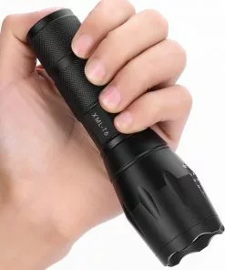 Beste Pirce 😀 SHOP-STORY Ultra Krachtige Tactische Zaklamp - XML T6 - 13.5 X 3.5 X 3.2 CM - 3 AAA Batterijen Meegeleverd. 🎁